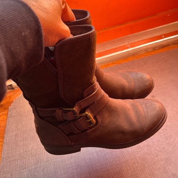 Ugg boot - Picture 1 of 8